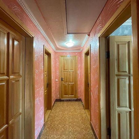 Villa Aeroport Розовый Дом Chişinau Exteriör bild