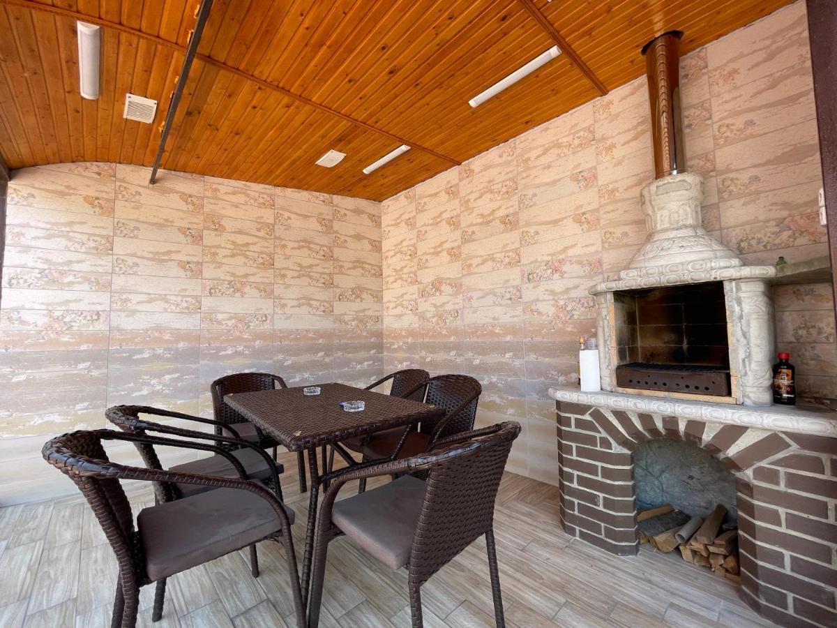 Villa Aeroport Розовый Дом Chişinau Exteriör bild